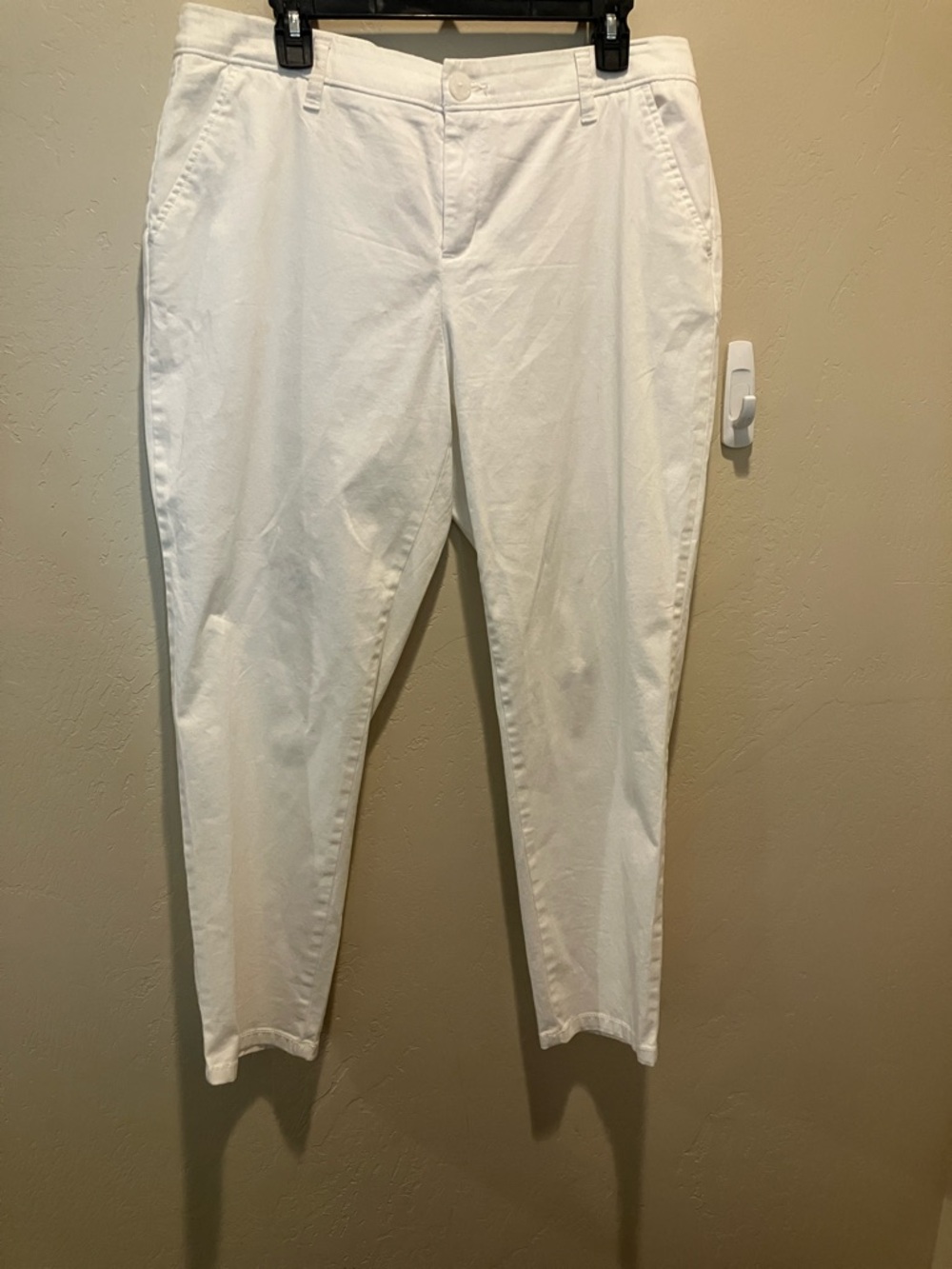 Liz Claiborne White Women's Ankle Pants,  Front & Back Pockets No Damage